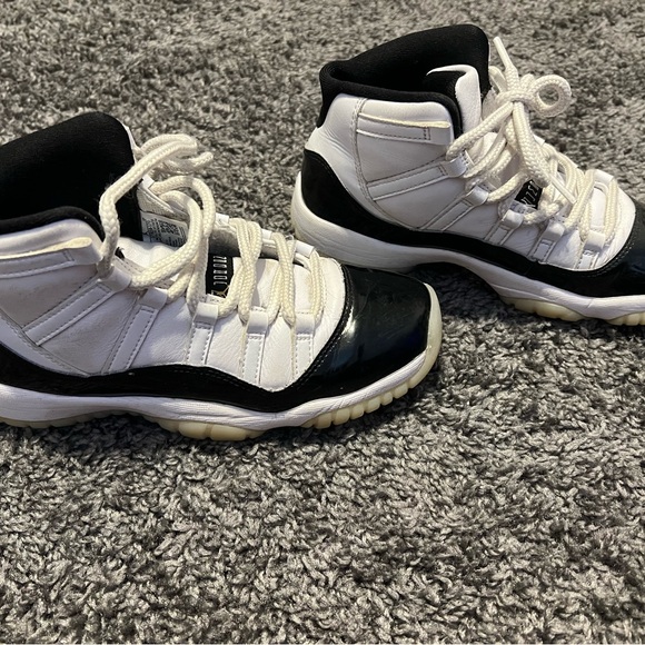 Nike Air Jordan 11 Kids Black and White Sneakers with gold jumpman - Picture 6 of 7